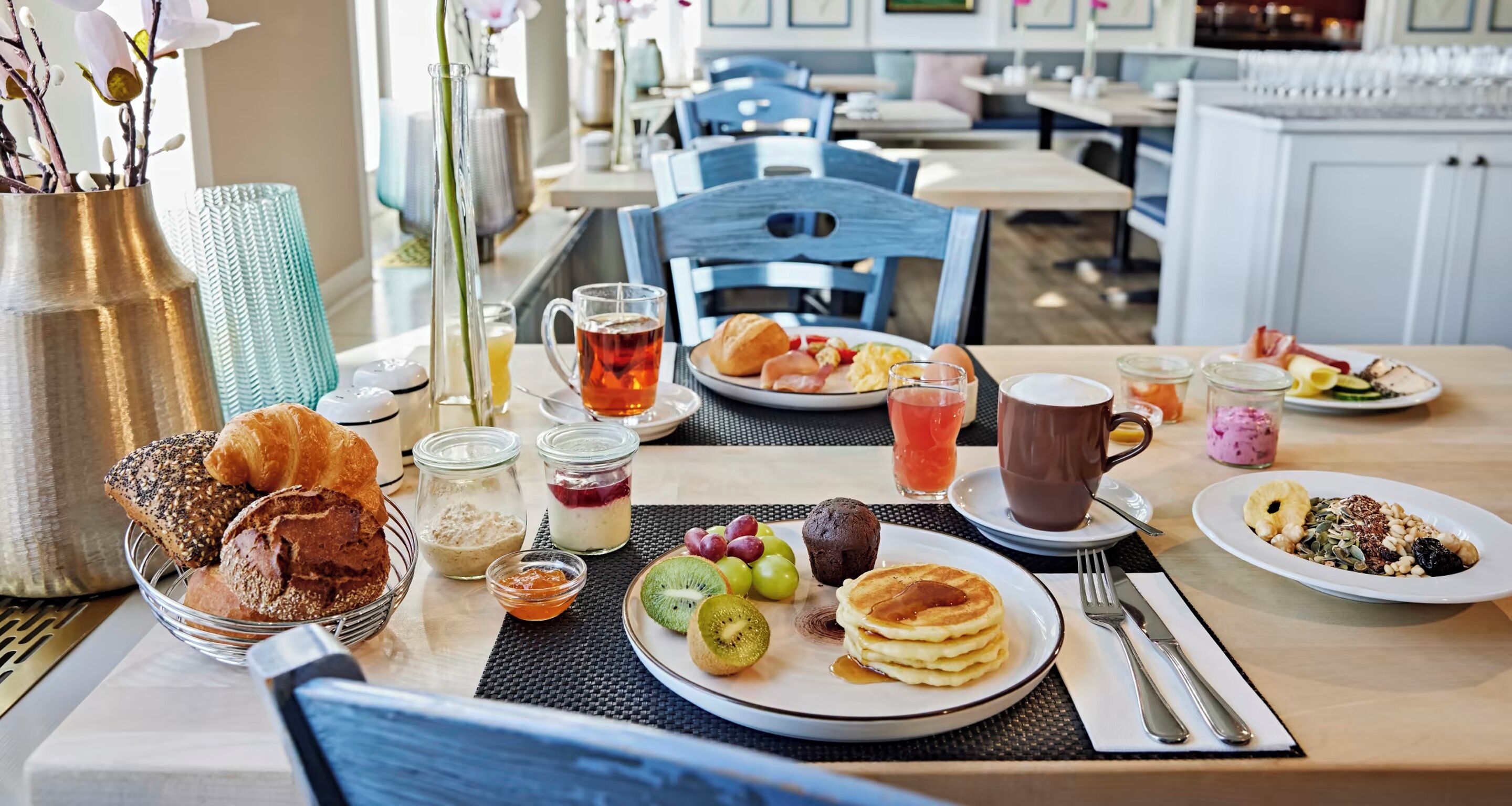 Free daily buffet breakfast 