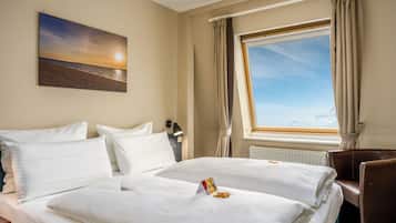 Allergikerbettwaren, Minibar, Zimmersafe, Schreibtisch