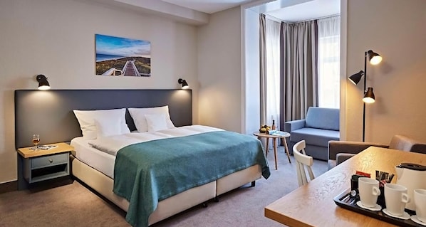 Hypo-allergenic bedding, minibar, in-room safe, desk