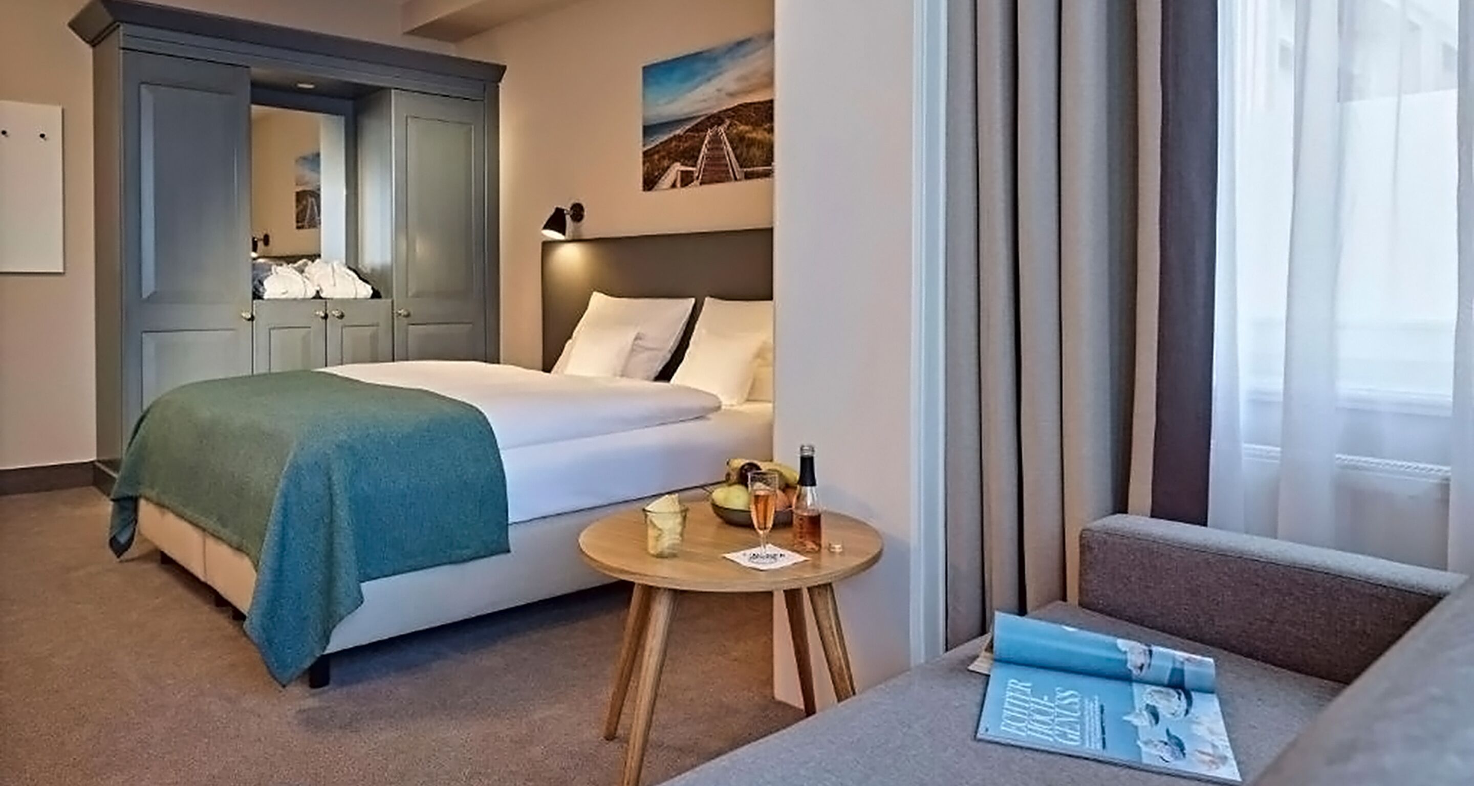 Allergitestet sengetøy, minibar, safe på rommet og skrivebord