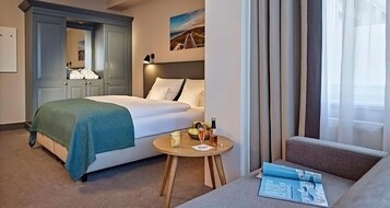 Hypo-allergenic bedding, minibar, in-room safe, desk