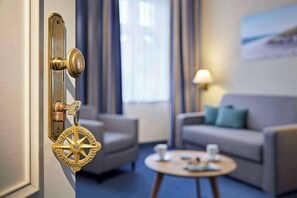 40-inch LCD TV with digital channels, TV - Lindner Hotel Sylt (Wenningstedt-Braderup)