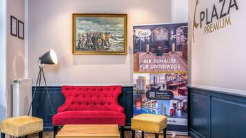 Coin salon dans le hall