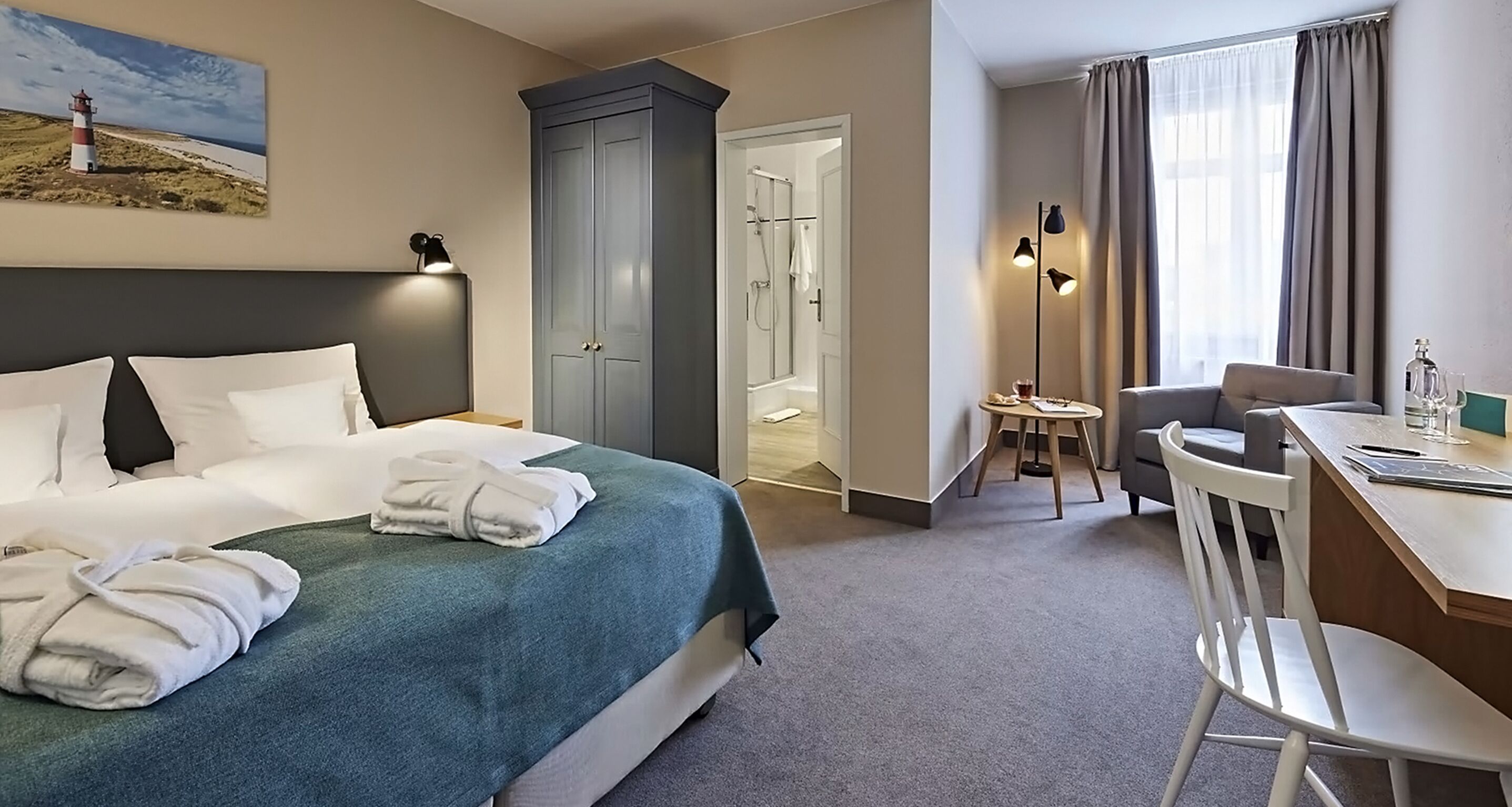 Allergikerbettwaren, Minibar, Zimmersafe, Schreibtisch