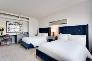Egyptian cotton sheets, premium bedding, pillowtop beds, minibar at Clinton Hotel South Beach