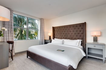Egyptian cotton sheets, premium bedding, pillowtop beds, minibar at Clinton Hotel South Beach