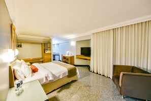 Luxury Room (Super Luxo) | Minibar, in-room safe, desk, free WiFi