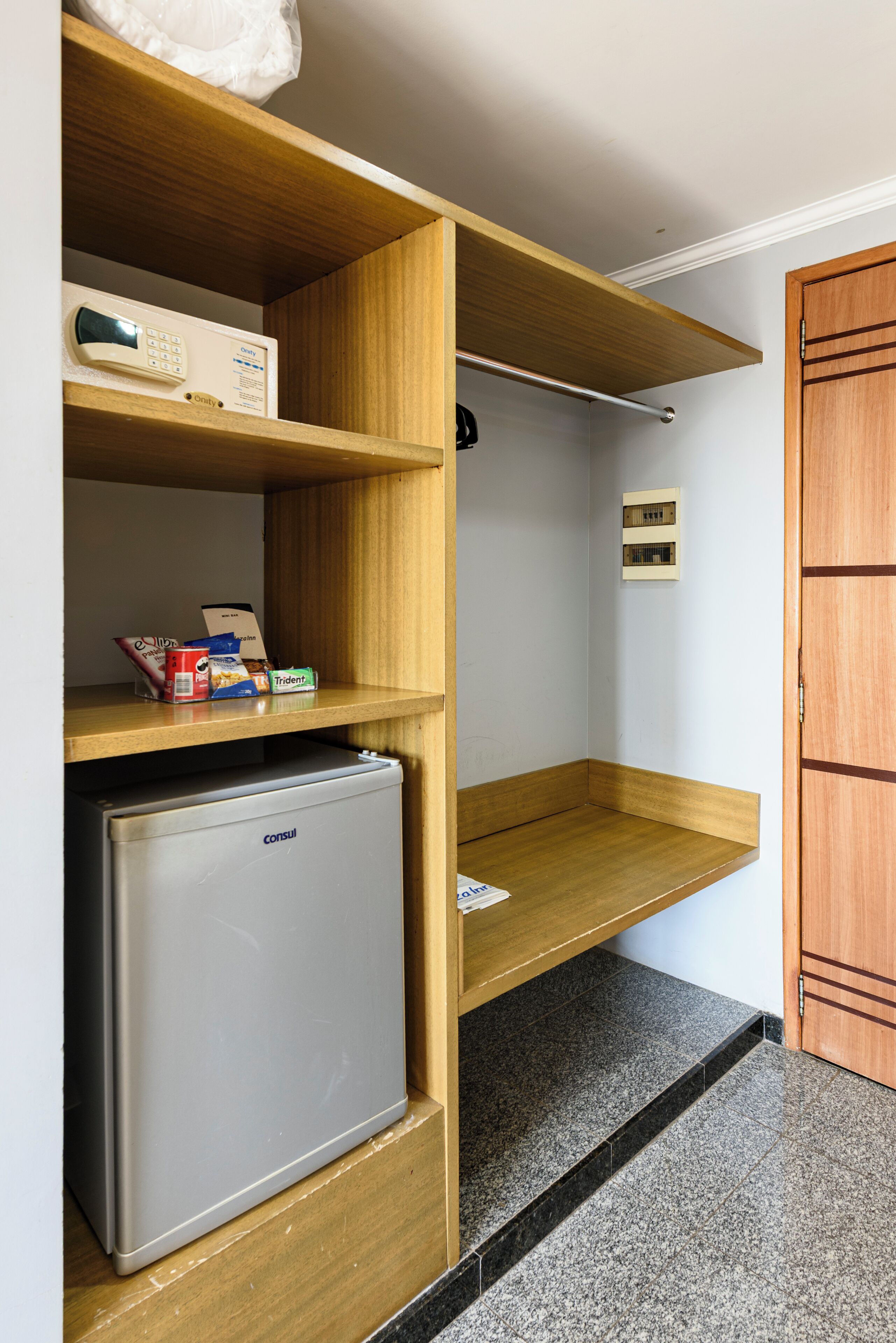 deluxe single room | 1 bedroom, minibar, in-room safe, desk