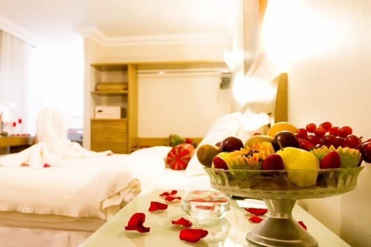 Allergikerbettwaren, Minibar, Zimmersafe, Schreibtisch