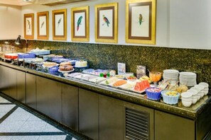 Breakfast, lunch and dinner served  - Plaza Inn Executive - Setor Oeste (Goiania)
