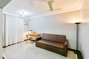 Executive Suite, 2 Twin Beds | 1 bedroom, minibar, in-room safe, desk