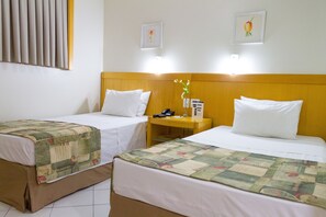 Escritorio, cortinas blackout, wifi gratis y ropa de cama 