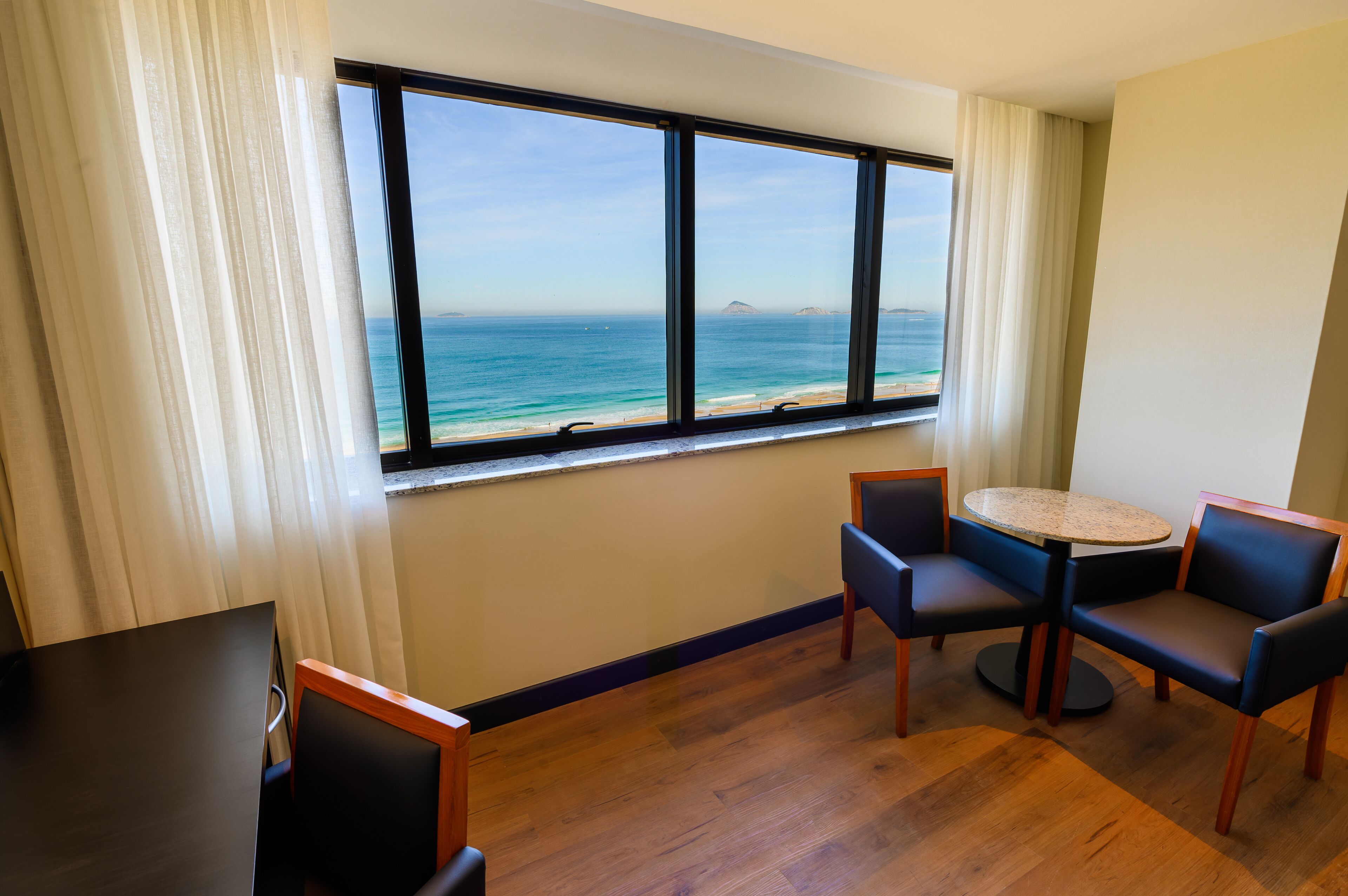 suíte executiva | living room | 50-inch led tv with cable channels, tv