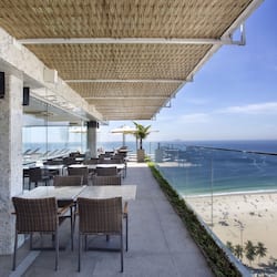 Swim-up bar