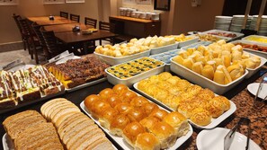 Daily buffet breakfast (BRL 10.00 per person)