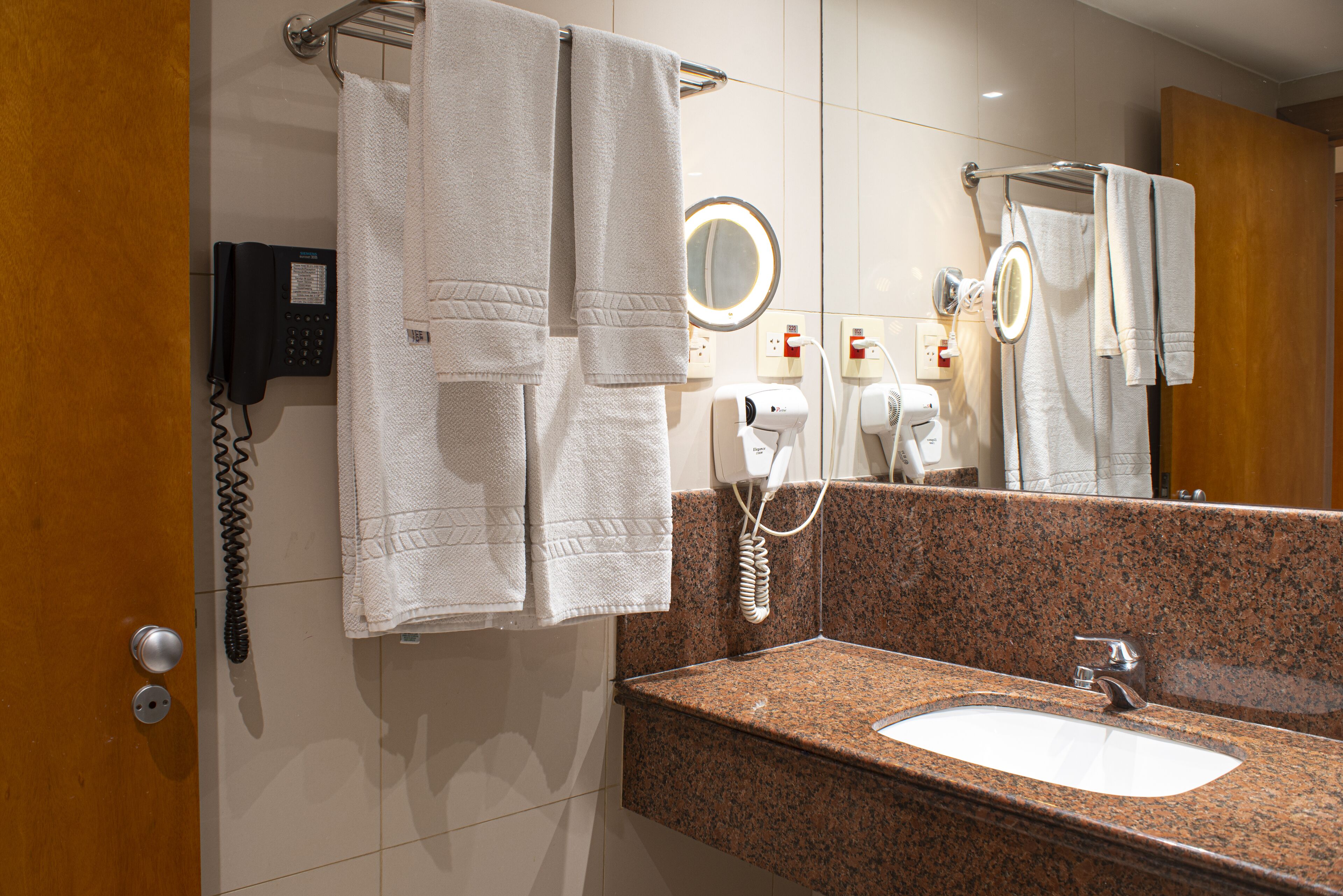 luxury room, 1 queen bed (superior) | bathroom | shower, hair dryer, towels, shampoo