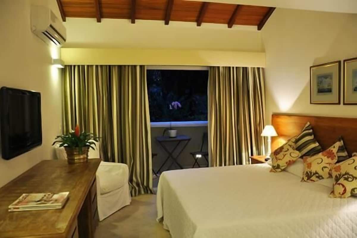 1 bedroom, in-room safe, desk, free cots/infant beds