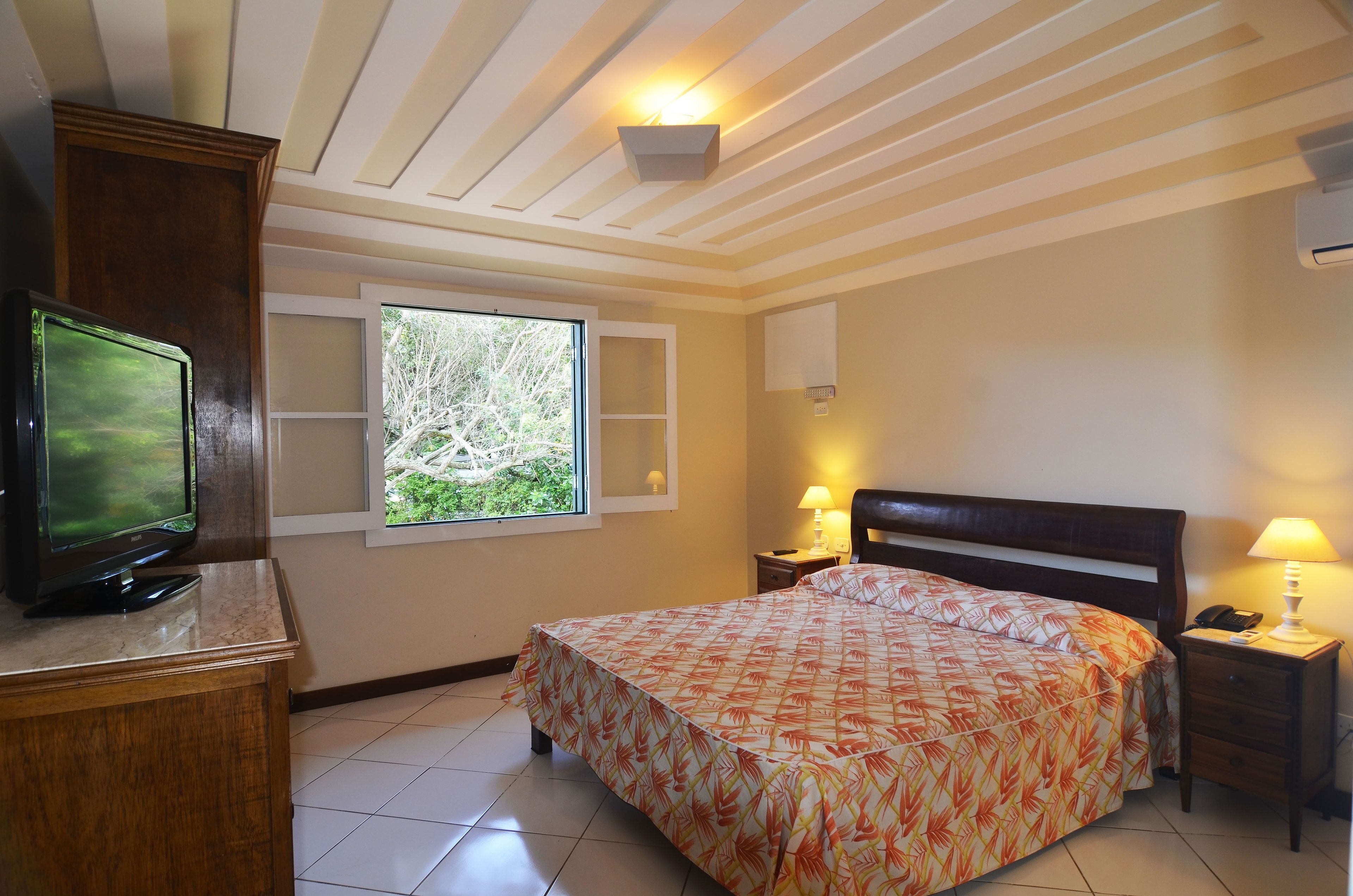 1 bedroom, in-room safe, desk, free cribs/infant beds