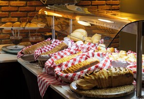 Breakfast and lunch served  - Hotel Porto da Ilha (Florianópolis)