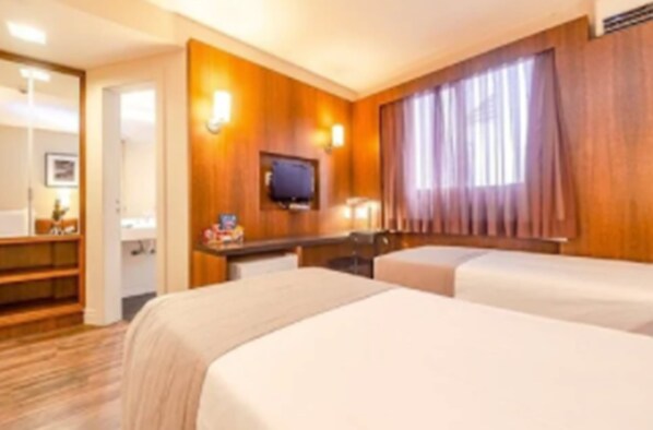 Executive Single Room, 2 Single Beds | Minibar, in-room safe, desk, laptop workspace