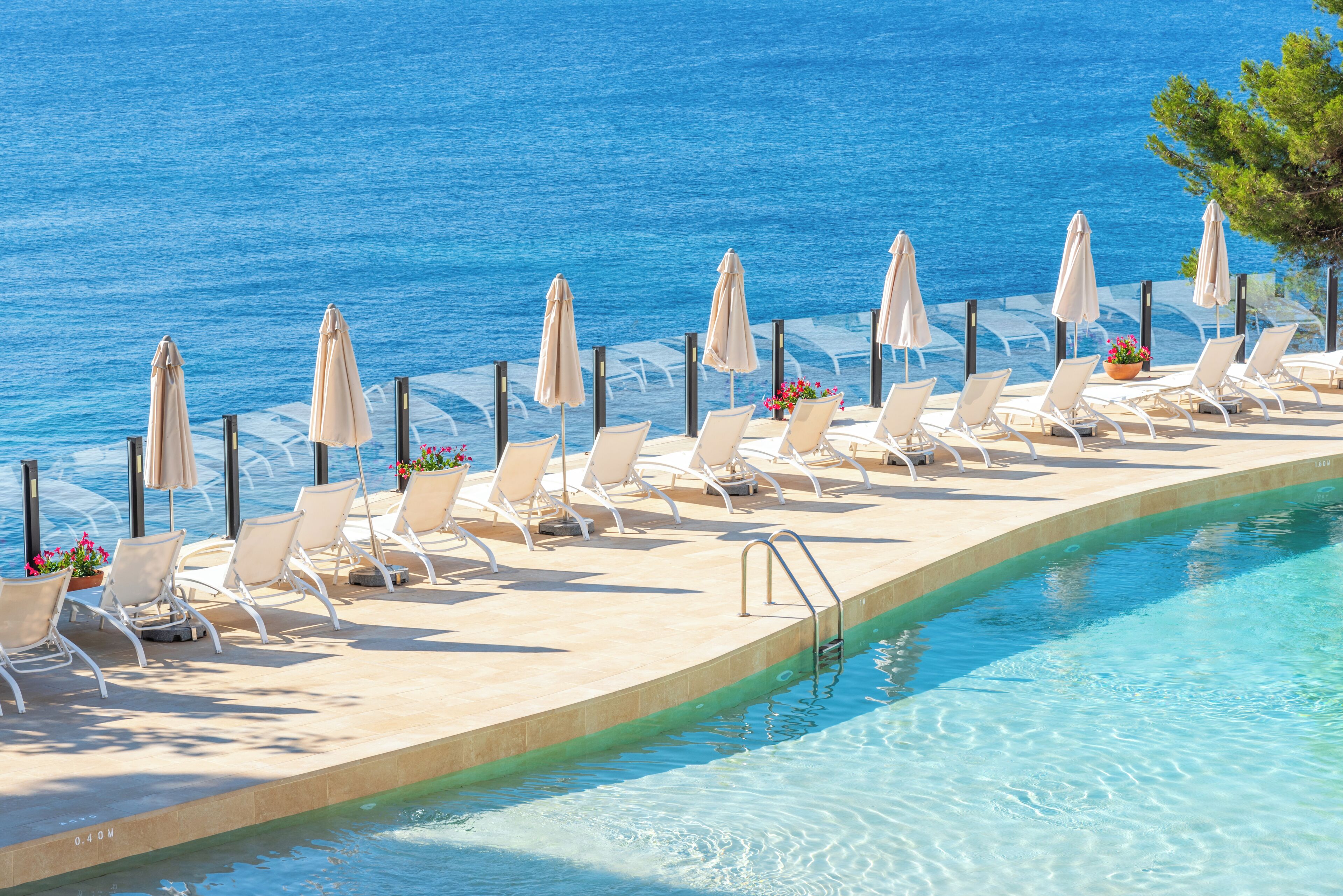 outdoor pool, open 10:00 am to 5:00 pm, pool umbrellas, pool loungers