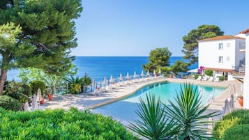 Outdoor pool, open 10:00 AM to 5:00 PM, pool umbrellas, pool loungers