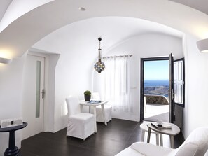 Superior Outdoor Jetted Tub Suite