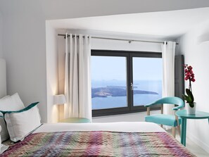 Premium bedding, in-room safe, blackout drapes, soundproofing