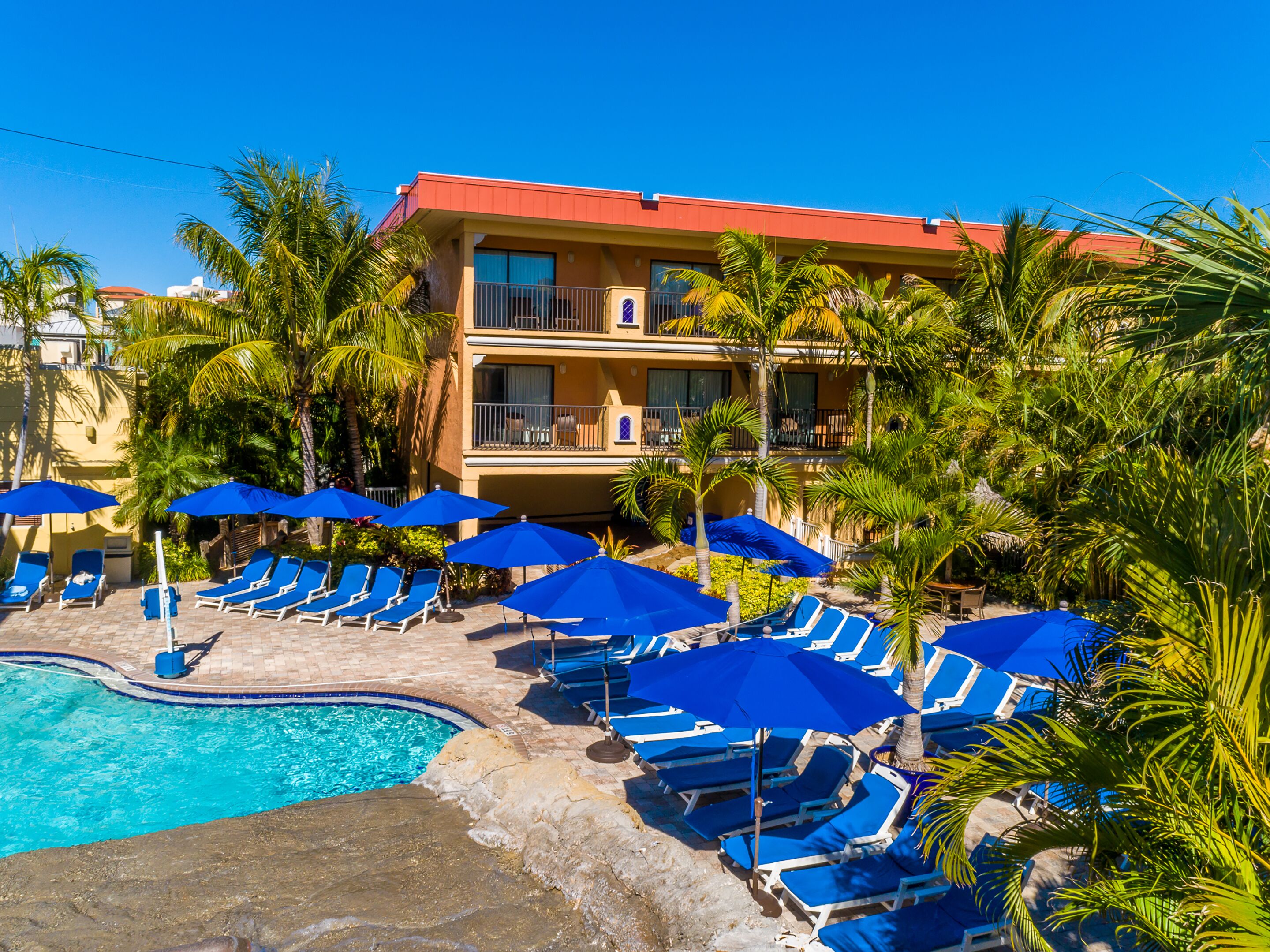 outdoor pool, pool loungers