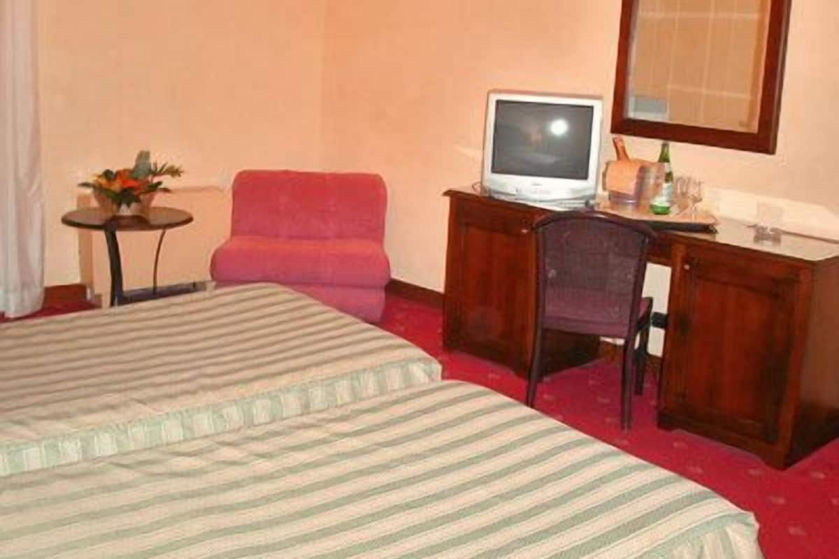 In-room safe, desk, cots/infant beds, free WiFi