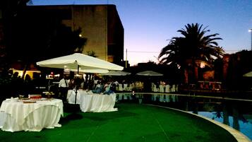 Frühstück, Mittagessen und Abendessen