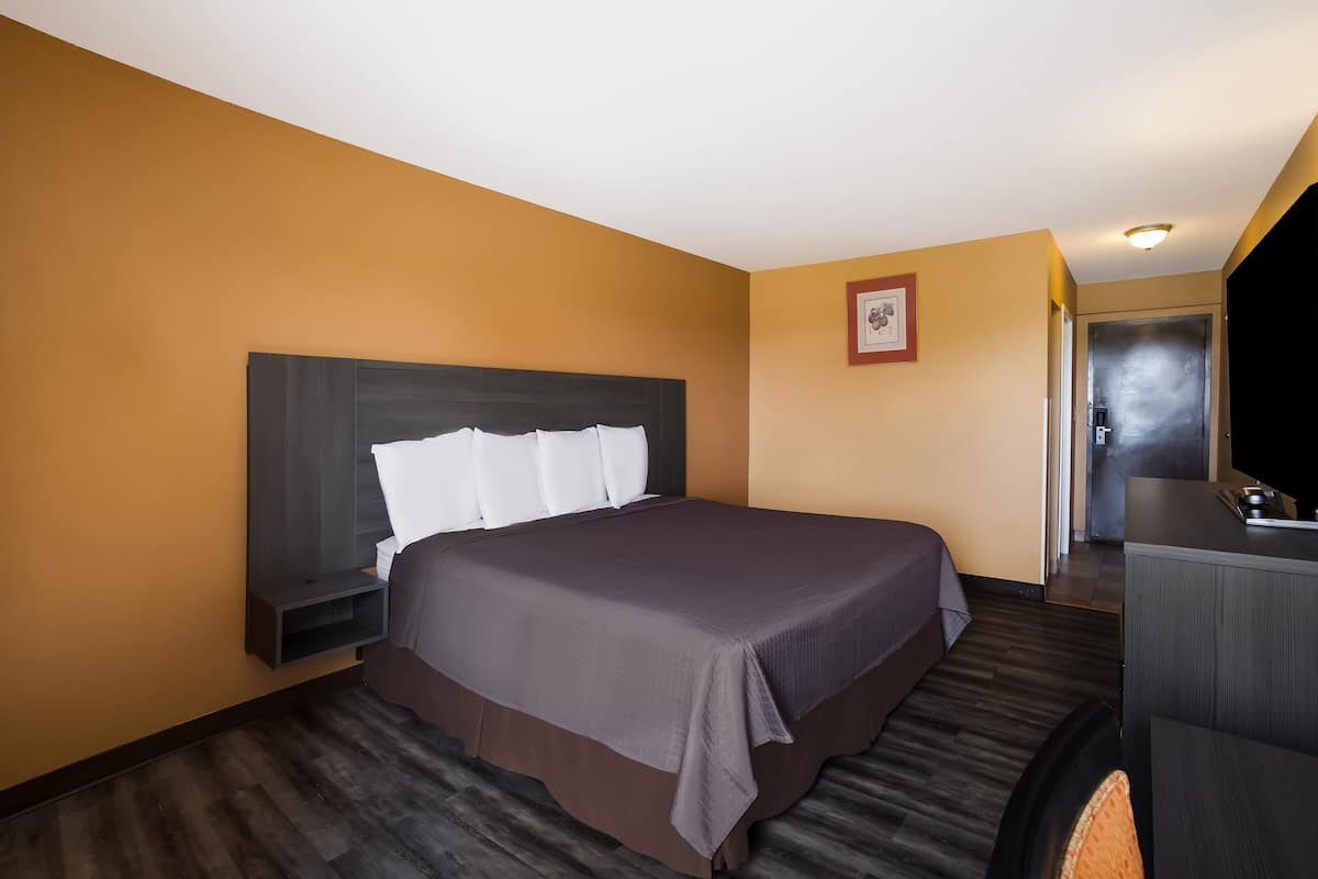 Desk, free WiFi, bed sheets