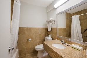 Room, 1 King Bed, Non Smoking | Bathroom - Econo Lodge Allentown North (Allentown)