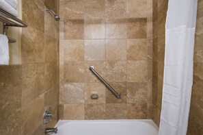 Bathroom - Econo Lodge Allentown North (Allentown)