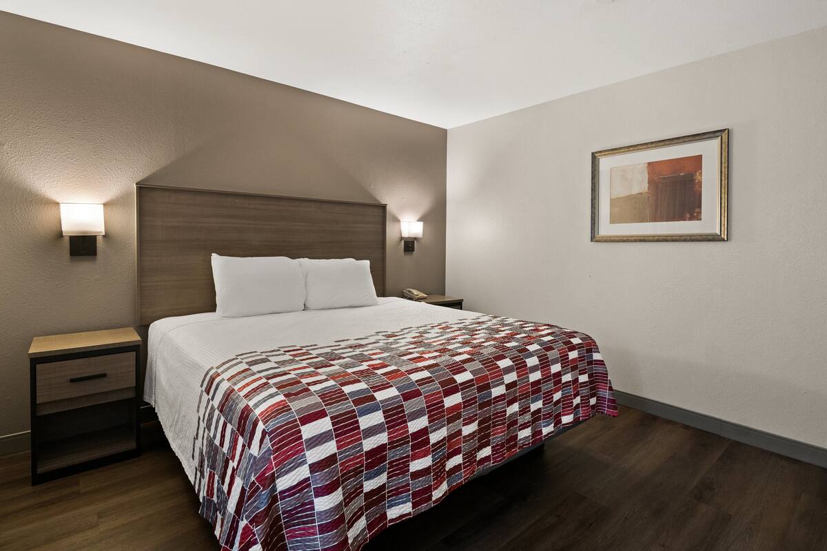 Desk, laptop workspace, blackout curtains, rollaway beds