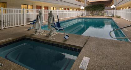 Red Roof Inn & Suites Irving – DFW Airport South