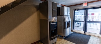Red Roof Inn & Suites Irving – DFW Airport South
