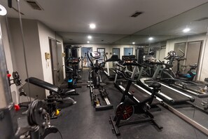 A gym with various exercise equipment, including treadmills, stationary bikes, and weight machines. - Red Roof Inn & Suites Irving – DFW Airport South  (Irving)