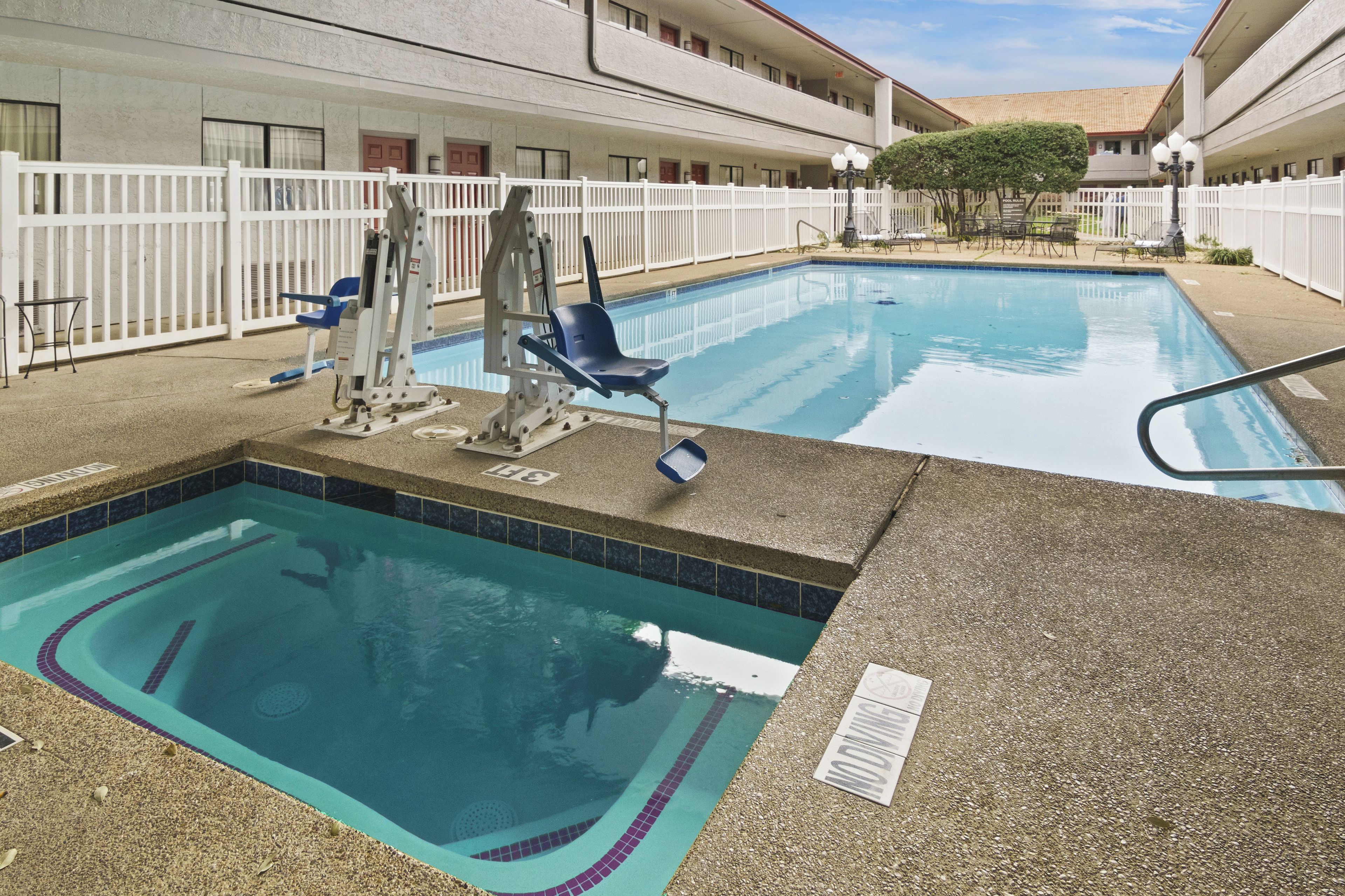Outdoor pool, open 7:00 AM to 10:00 PM, sun loungers