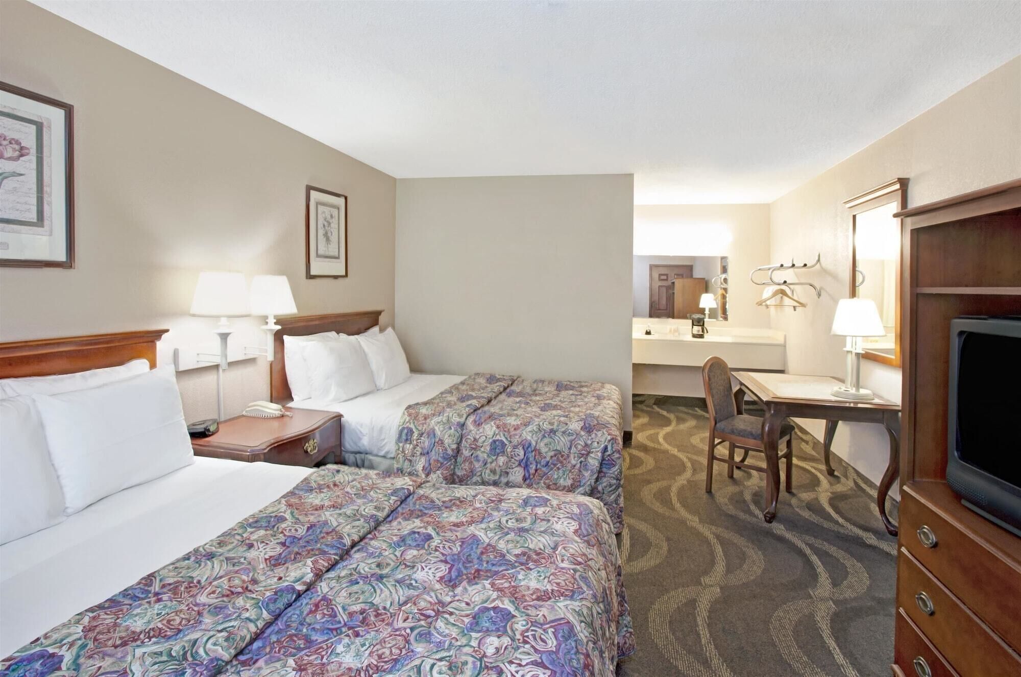 Cots/infant beds, free WiFi, bed sheets