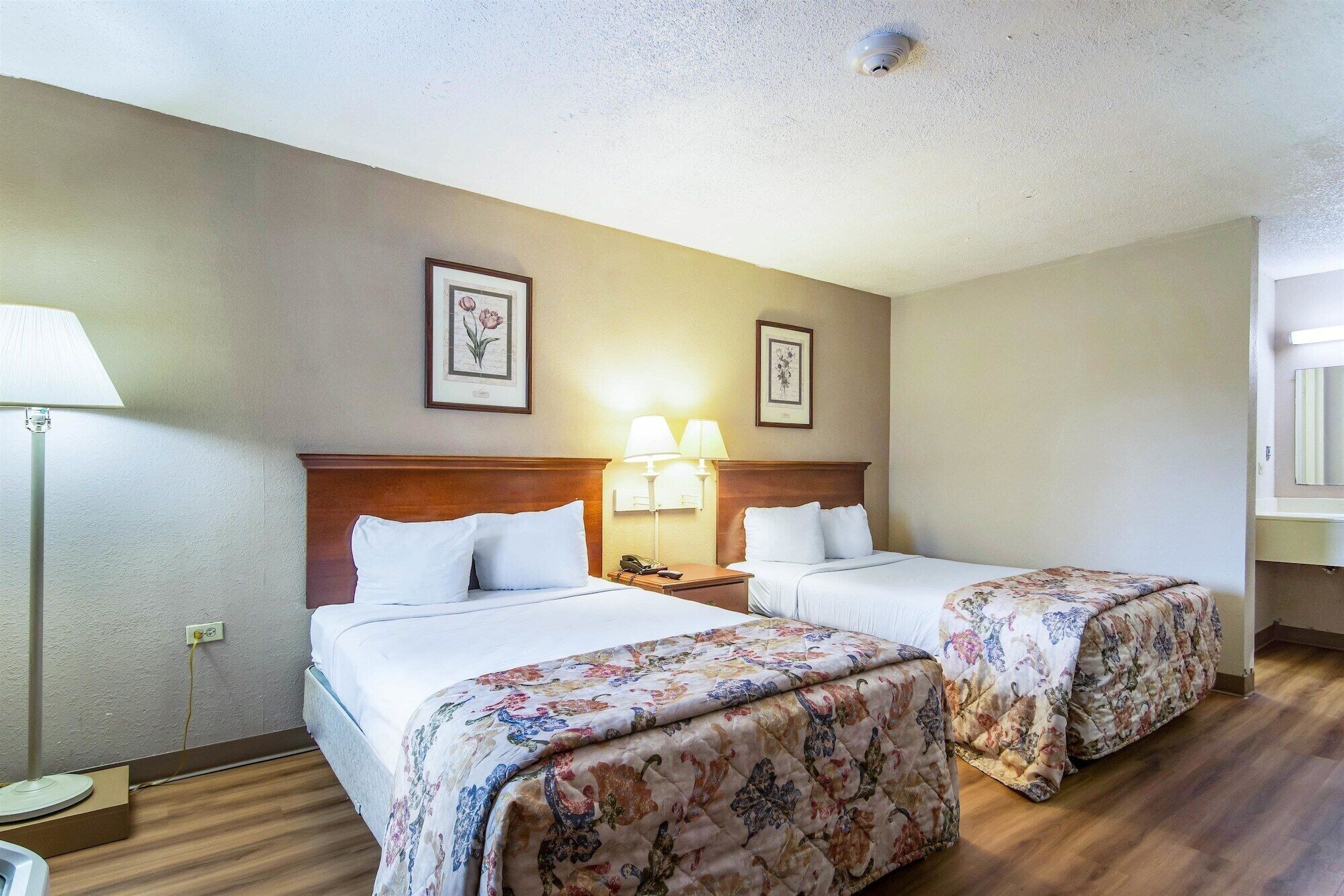 Cots/infant beds, free WiFi, bed sheets