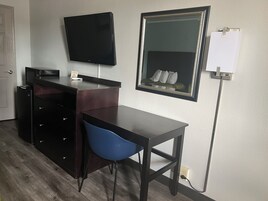 Ropa de cama de alta calidad, escritorio y cortinas blackout 