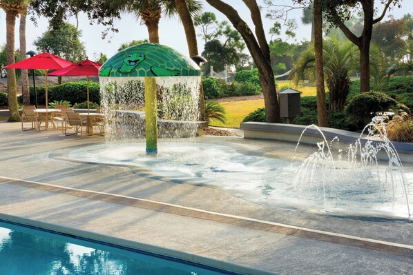 2 piscinas al aire libre, cabañas de piscina gratuitas, sombrillas