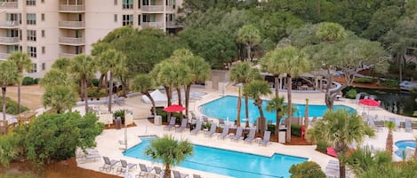 2 piscine all'aperto, cabine incluse nel prezzo, ombrelloni da piscina