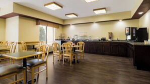 Free daily continental breakfast  - Red Roof Inn South Bend - Mishawaka (Granger)