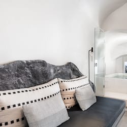 Honeymoon Suite, Jetted Tub (Caldera View) | Private spa tub