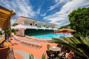 Poolside bar