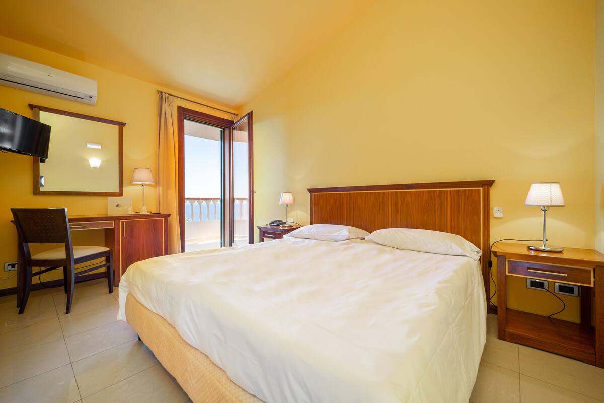 Classic Double Room, Sea View | Premium bedding, minibar, in-room safe, desk