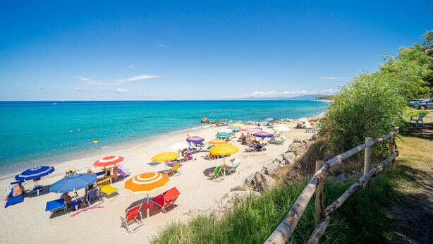 Free beach shuttle, sun-loungers, beach umbrellas - Hotel Santa Lucia (Parghelia)