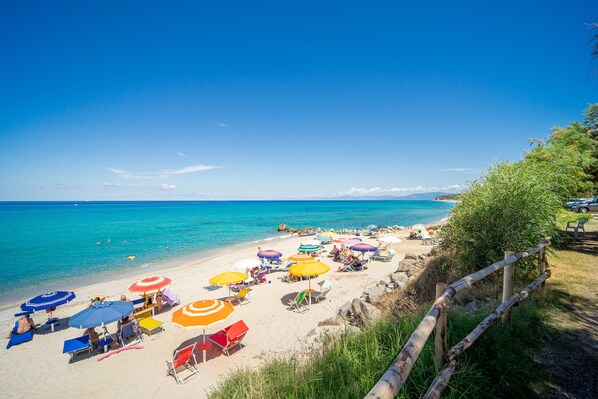 Free beach shuttle, sun loungers, beach umbrellas - Hotel Santa Lucia (Parghelia)